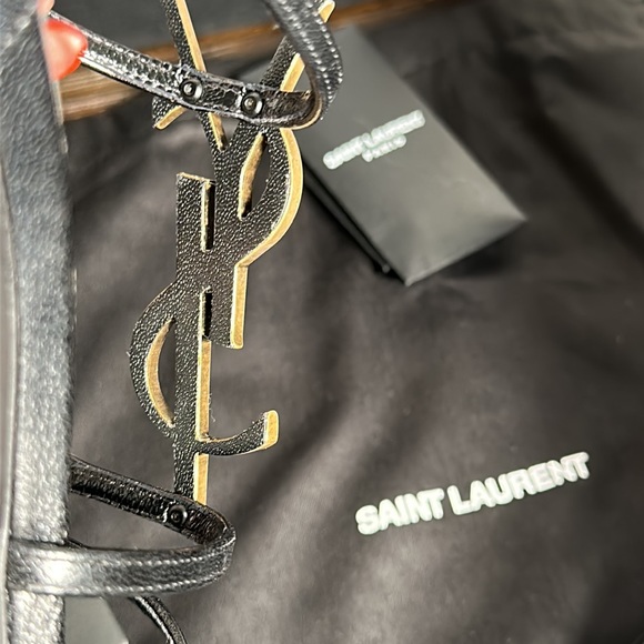 Saint Laurent PATENT LEATHER CASSANDRA SANDALS IN NIOR! SIZE 39! GREAT CONDITION - Picture 11 of 15